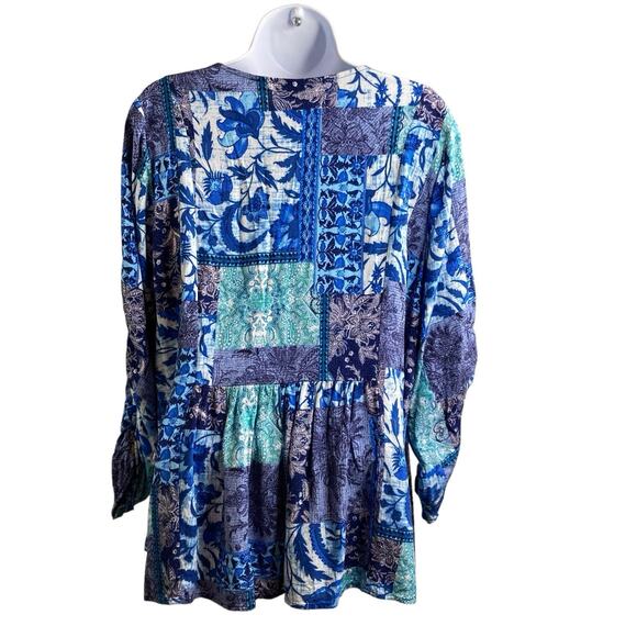 Susan Graver Passport Blue Floral Patchwork Top Size 1X - Picture 2 of 11